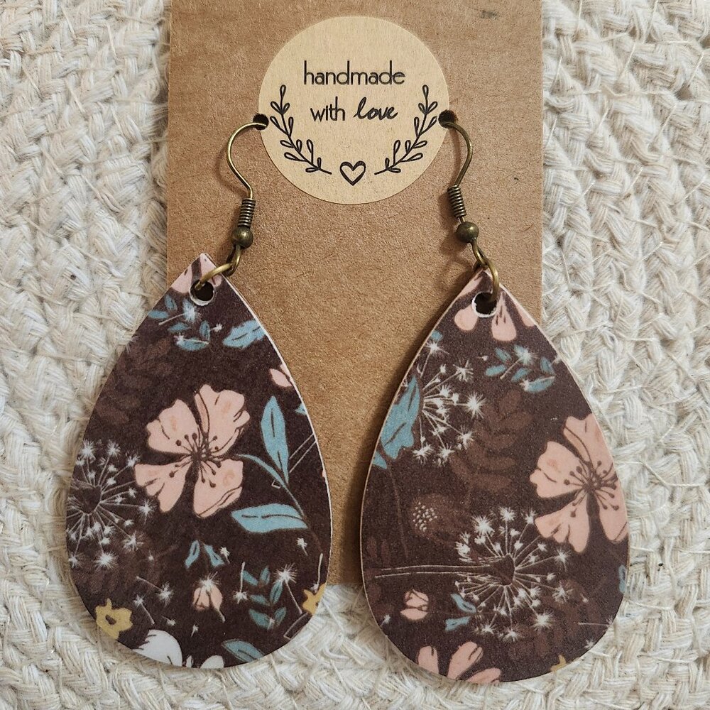 ~Handmade~ vintage style, boho, botanical earrings